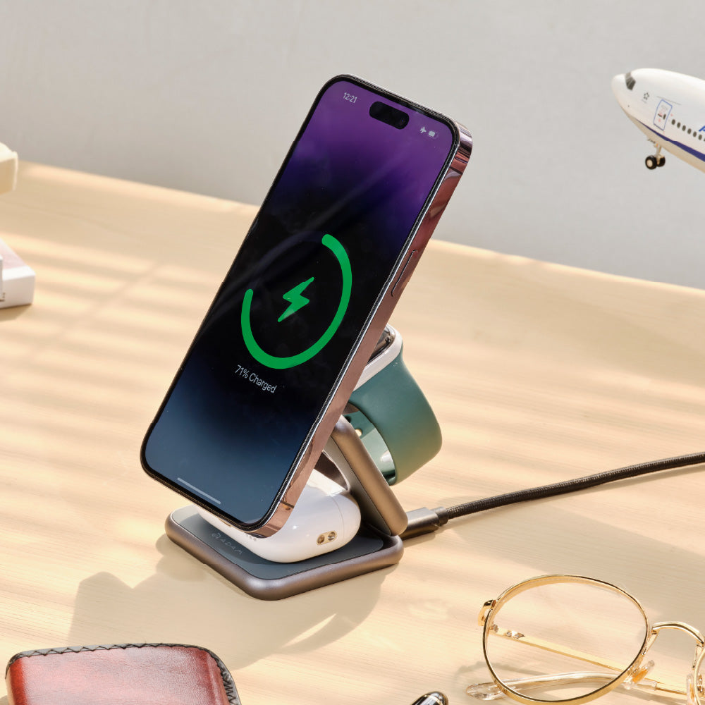 Adam Elements Mag 3 Magnetic 3-in-1 Foldable Travel Charging Station