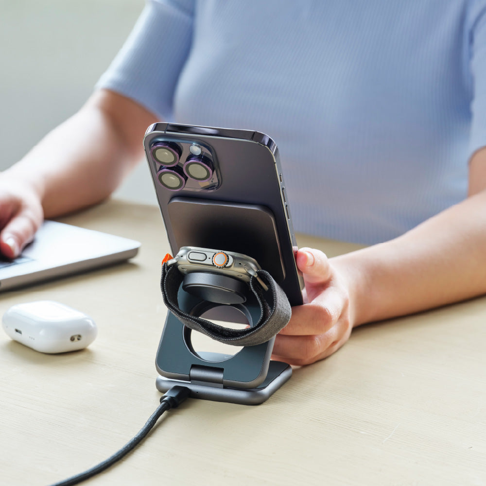 Adam Elements Mag 3 Magnetic 3-in-1 Foldable Travel Charging Station
