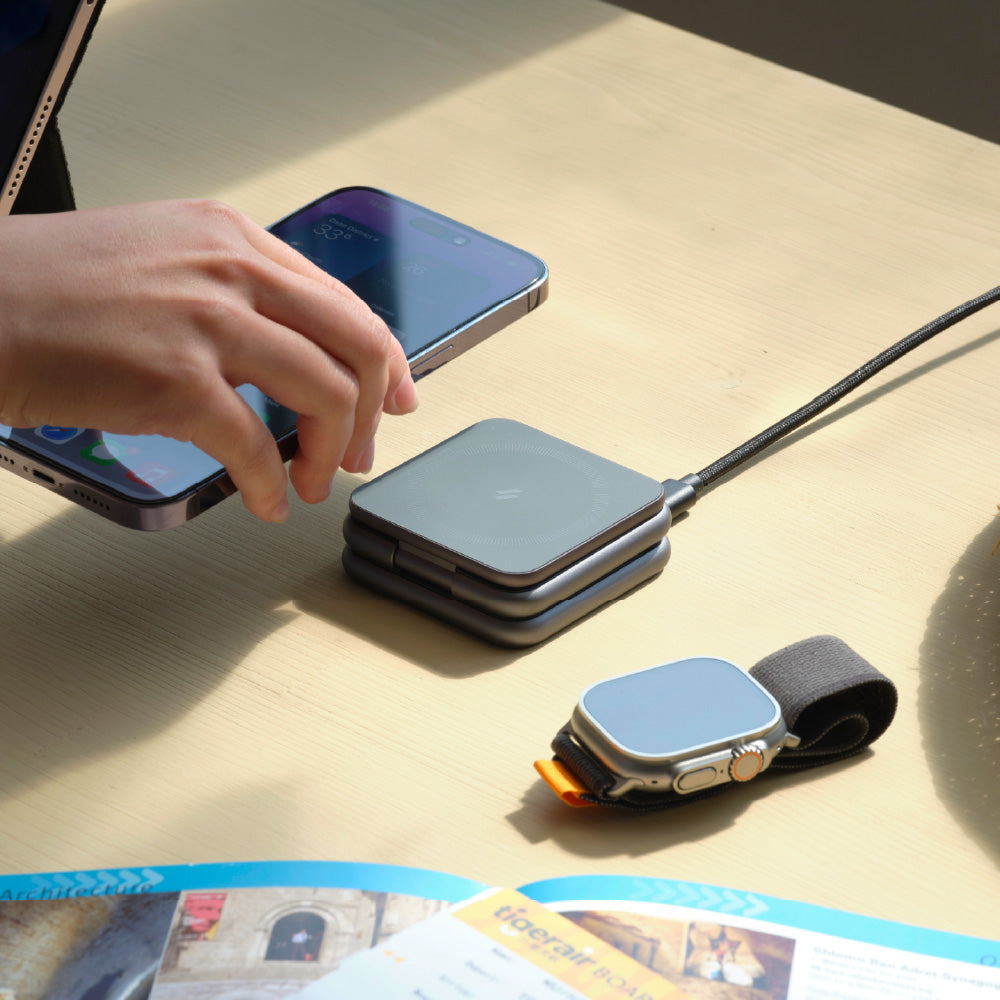 Adam Elements Mag 3 Magnetic 3-in-1 Foldable Travel Charging Station