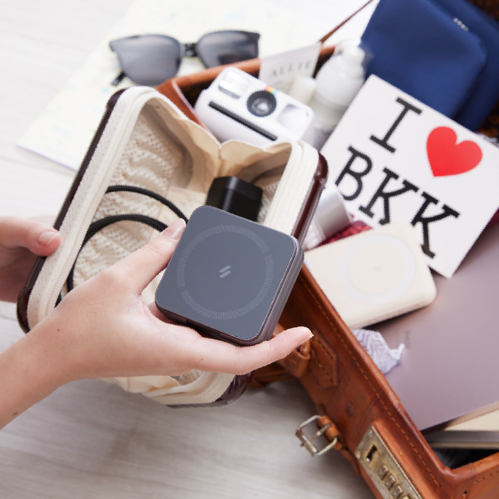 Adam Elements Mag 3 Magnetic 3-in-1 Foldable Travel Charging Station